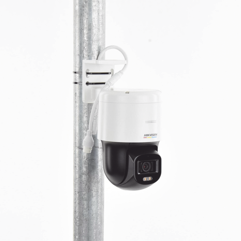 Domo PT IP 4 Megapixel / Lente 4 mm / Luz Blanca 30 mts / dWDR / PoE / IP66 / Micrófono y Bocina Interconstruido / Micro SD / Incluye Montaje de Pared y Techo