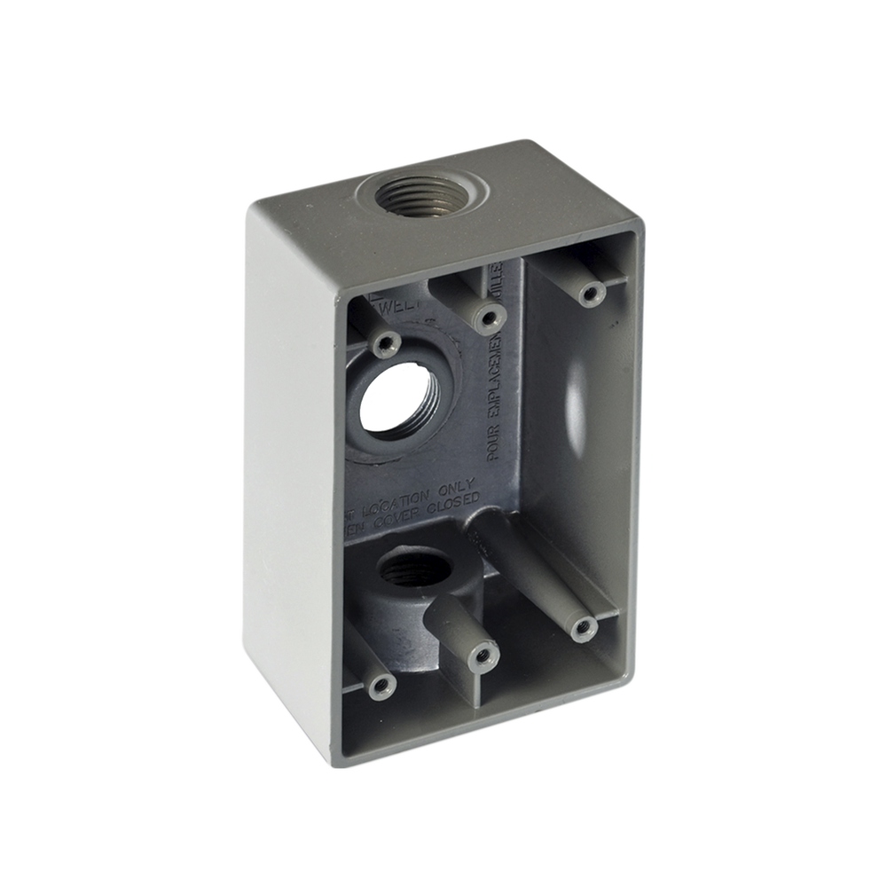 Caja Condulet FS de 1" (25.4 mm ) con tres bocas una arriba y una atrás a prueba de intemperie.