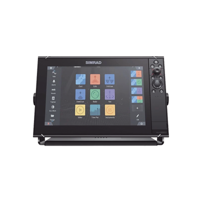 Pantalla Náutica NSS12 evo3S / Pantalla SolarMAX IPS 12 Pulgadas / Procesador iMX 8 / Ecosonda Integrada 1kW CHIRP / Conectividad Inalámbrica / Cartografía C-MAP® Preinstalada / Compatibilidad con Accesorios Simrad / Montaje Flush