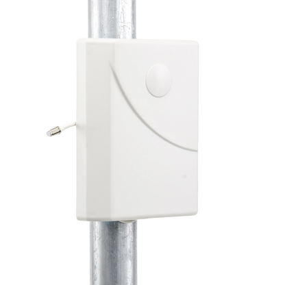 Antena Tipo Panel de Montaje en Pared, Multibanda 700-960 MHZ/ 1710-2170 MHz, 75 Ohm, conector F hembra.