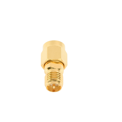 Adaptador en Línea, de Conector SMA Macho a SMA Hembra Inverso, Oro/ Oro/ Teflón.