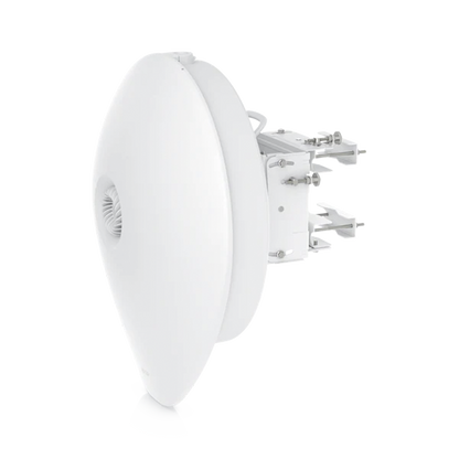 airFiber 60 XG Radio PtP 60 GHz (57–66 GHz) con Radio de Respaldo de 5 GHz, Para una Distancia de Hasta 4 km con Soporte SFP+