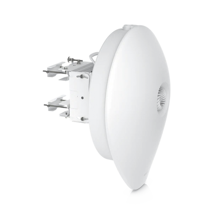 airFiber 60 XG Radio PtP 60 GHz (57–66 GHz) con Radio de Respaldo de 5 GHz, Para una Distancia de Hasta 4 km con Soporte SFP+