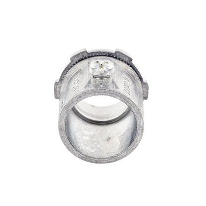 Conector de 3/4" para Tubo Pared Delgada con Tornillos Opresores.