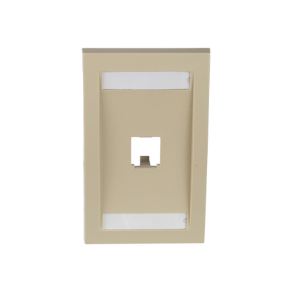 Placa de Pared Vertical Ejecutiva, Salida Para 1 Puerto Mini-Com, Con Espacios Para Etiquetas, Color Marfil