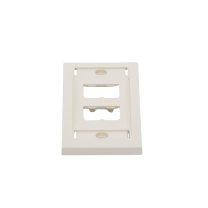 Placa de Pared Vertical Ejecutiva, Salida Para 4 Puertos Mini-Com, Con Espacios Para Etiquetas, Color Blanco Mate