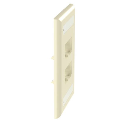 Placa de Pared Vertical Cl�sica, Salida Para 4 Puertos Mini-Com, Con Espacios Para Etiquetas, Color Marfil