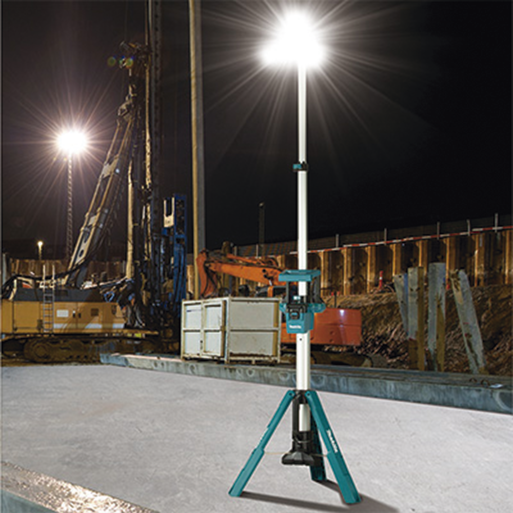 Lampara con Torre para Iluminación Inalambrica con tres Cabezales Multidireccionales , se extiende hasta 2.2 metros, Utiliza batería LXT® Litioâ€‘Ion de 18V.