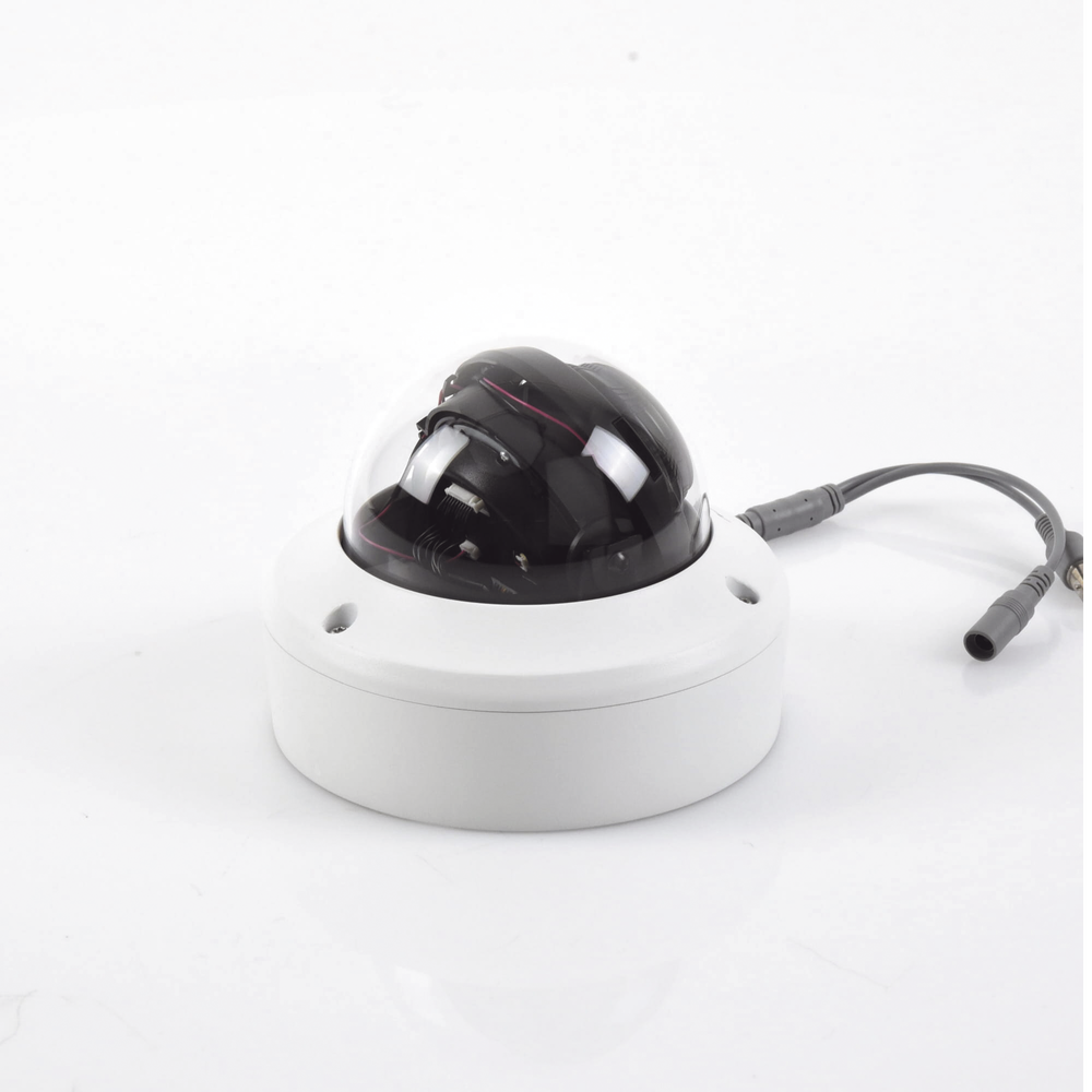 Domo TURBOHD 5 Megapixel / Lente Motorizado 2.7 - 13.5 mm / IR EXIR 40 mts / IK10 / IP67 / dWDR