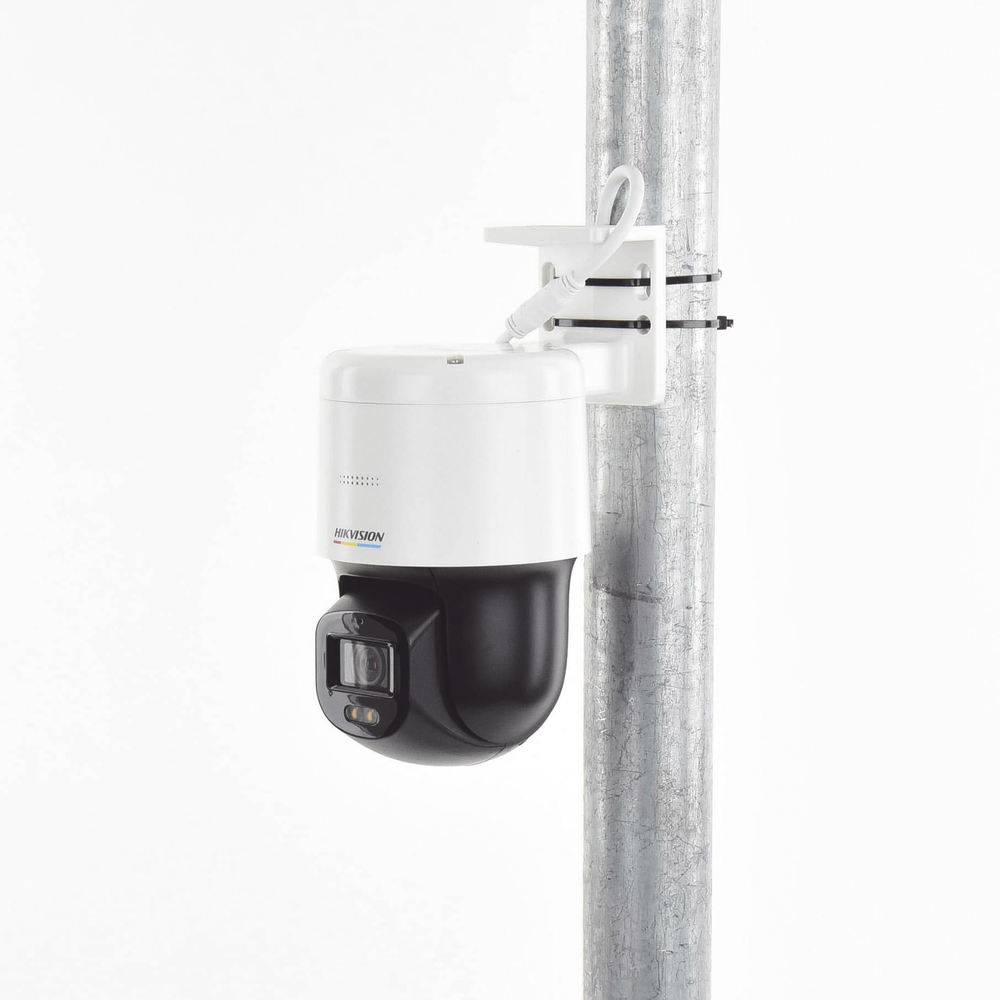 Domo PT IP 4 Megapixel / Lente 4 mm  / Luz Blanca 30 mts / dWDR  / PoE / IP66 / Micrófono y Bocina Interconstruido / Micro SD / Incluye Montaje de Pared y Techo