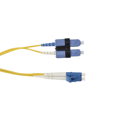 Jumper de Fibra Óptica Monomodo (OS2), XGLO, Riser, LC/UPC-SC/UPC Duplex, OFNR, Color Amarillo, 1 Metro (3.28 Pies)