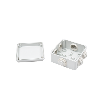 Caja Estanca de PVC Para Derivación y Conexión, 6 Entradas, Tapa Atornillada,100x100x50 mm (Área Interna), Uso Exterior IP55, Material que no Propaga el Fuego y Libre de Hálogenos