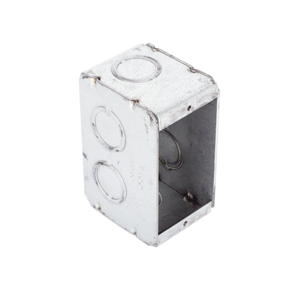 Caja (Chalupa) Multigang de 1 Gang/ Profundidad de 2-1/2 Pulgadas (6.35 cm)/ 8 TKO (1/2 y 3/4).