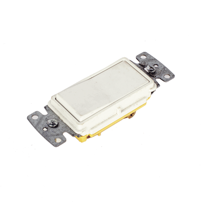 Interruptor Unipolar Residencial 15 A 120-277 V, Cableado Lateral y Trasero, Color Blanco.