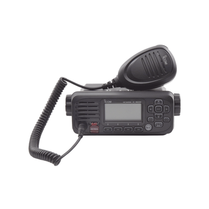 Radio Marina VHF / 25W Potencia TX / IPX7 Submersible 1m 30min / Display Full Dot-Matrix / Receptor DSC Clase D Dedicado / Micrófono HM-237B / NMEA 0183 / AquaQuake / Hecho en Japón
