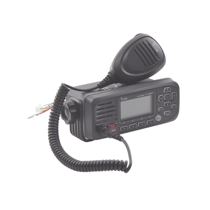 Radio Marina VHF / 25W Potencia TX / IPX7 Submersible 1m 30min / Display Full Dot-Matrix / Receptor DSC Clase D Dedicado / Micrófono HM-237B / NMEA 0183 / AquaQuake / Hecho en Japón