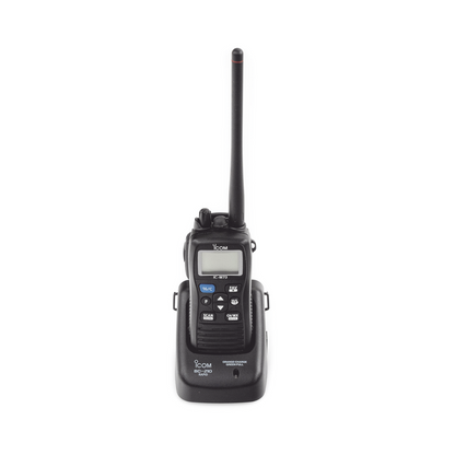 Radio Marina VHF / IPX8 Submersible 1.5 m / 6 W Potencia RF / 700 mW Audio / LCD Amplio Ángulo / AquaQuake™ / Dualwatch-Triwatch