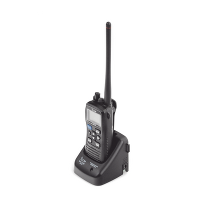 Radio Marina VHF / IPX8 Submersible 1.5 m / 6 W Potencia RF / 700 mW Audio / LCD Amplio Ángulo / AquaQuake™ / Dualwatch-Triwatch