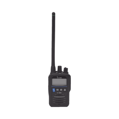 Radio VHF Portátil, Intrínsicamente Seguro, 5 W de Potencia de RF, Certificado UL, Opción de Uso en Mar y Tierra, Funciones de Emergencia, IP67 y MIL-STD-810G, 11 horas de duración de batería
