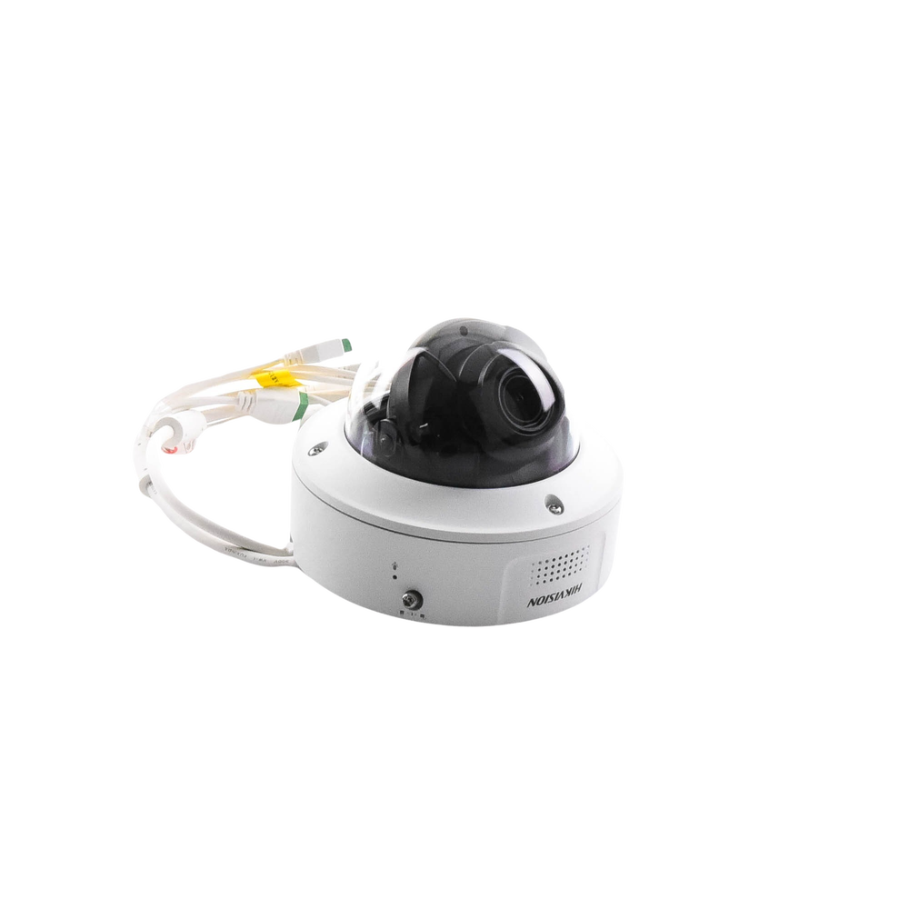 Domo IP 4 Megapixel / Lente Mot. 2.8 a 12 mm / 40 mts IR EXIR / IK10 / IP67 / H.265+ / WDR 140 dB / Captura Facial / DeepinView / Búsqueda por Atributos / 2 Micrófonos Integrados / Micro SD