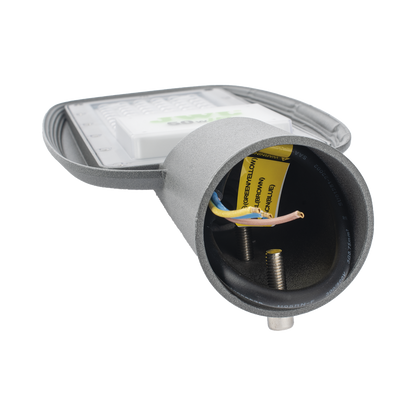 Luminaria LED de 50 W/ 100 - 265 V CA ~50/60 Hz / Fotocelda / Color Blanco/ Dimensiones 160 x 390 x 78 mm / Ángulo de Luz 135°.