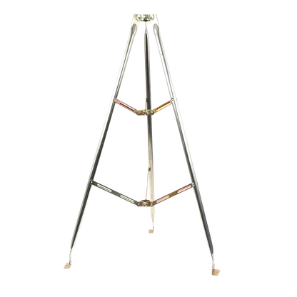 Montaje de tripie para exterior, altura total del tripie 1.52 m. Compatible con mástiles de hasta 3 m de largo 1  1/4 a 2" de diámetro