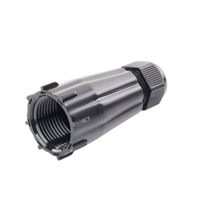 Conector Tipo Glándula Industrial para Proteger Conexiones de Red