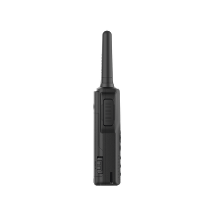 Radio portátil UHF 450-470 MHz, 2 W, 16 canales, Resistente a Golpes MIL-STD-810, manos libres VOX. Incluye antena, batería, cargador y clip