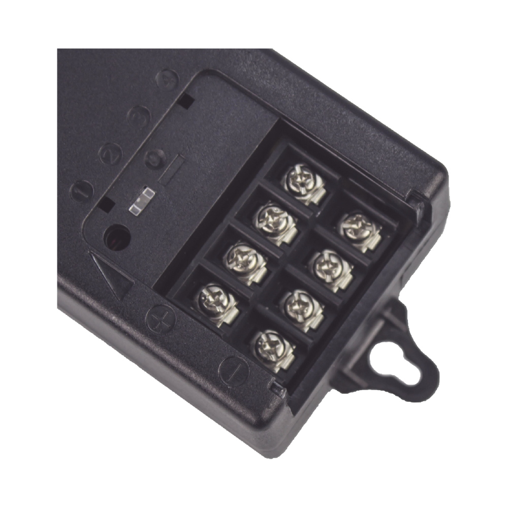 Fuente de Poder de 12 Vcc @ 5A / 4 Cámaras / FILTRO DE RUIDO ESPECIAL PARA CAMARAS 4K / Fusible Reseteable Inter Construido PTC / Protección Contra Sobre-Tensiones y Contra Cortocircuito / Recomendado para cámaras 4K.