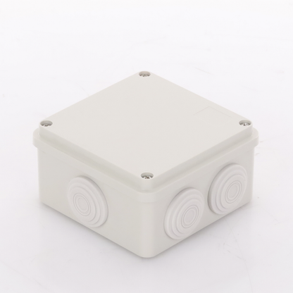 Caja Derivación-Conexión de Plástico (100 X 100 X 54 mm) con 7 Glándulas de Goma. Para Instalaciones Comerciales, Residenciales e Industriales. Incluye Tornillería para su Tapa.