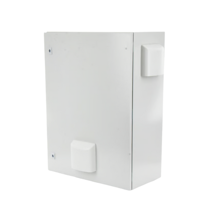 Gabinete Ventilado de Acero IP55 Uso en Exterior (500 x 700 x 250 mm) con Placa Trasera Interior Metálica y Compuerta Inferior Atornillable. Incluye Ventilador, Ventilas, filtros, Chapas y Llave T.