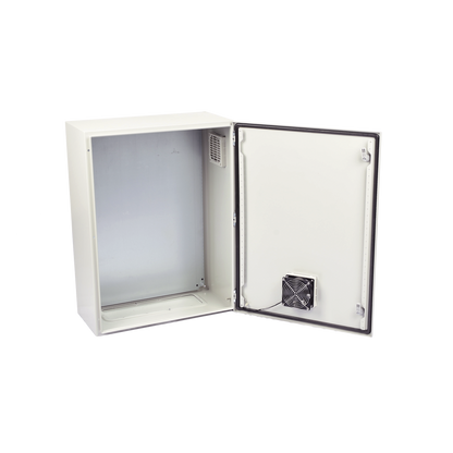 Gabinete Ventilado de Acero IP55 Uso en Exterior (600 x 800 x 300 mm) con Placa Trasera Interior Metálica y Compuerta Inferior Atornillable. Incluye Ventilador, Ventilas, filtros, Chapas y Llave T.