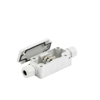 Caja de Conexión Exterior con Terminales Intermedias para 3 Líneas (Tornillo simple). Incluye Glándulas.