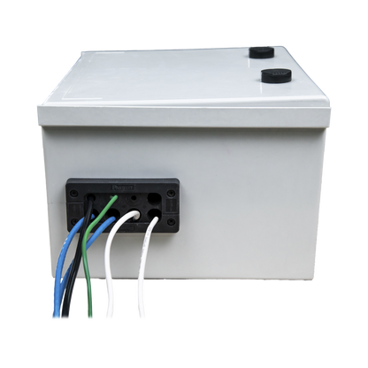 KIT de Gabinete de Poliéster (300 x 400 x 200 mm) + Controlador de Carga con Switch PoE (5) + Batería de 12V 7Ah