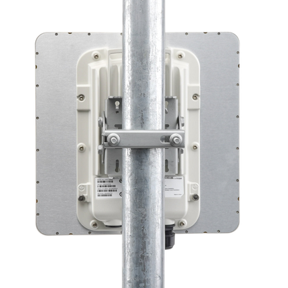 PTP-550  Hasta 1.36 GBps / 4910 - 6200 MHz / 802.11 AC Wave 2  MU-MIMO 4: 4x4 / BackHaul con Antena Integrada (Alta ganancia 23 dBi)   (C050055H016A)