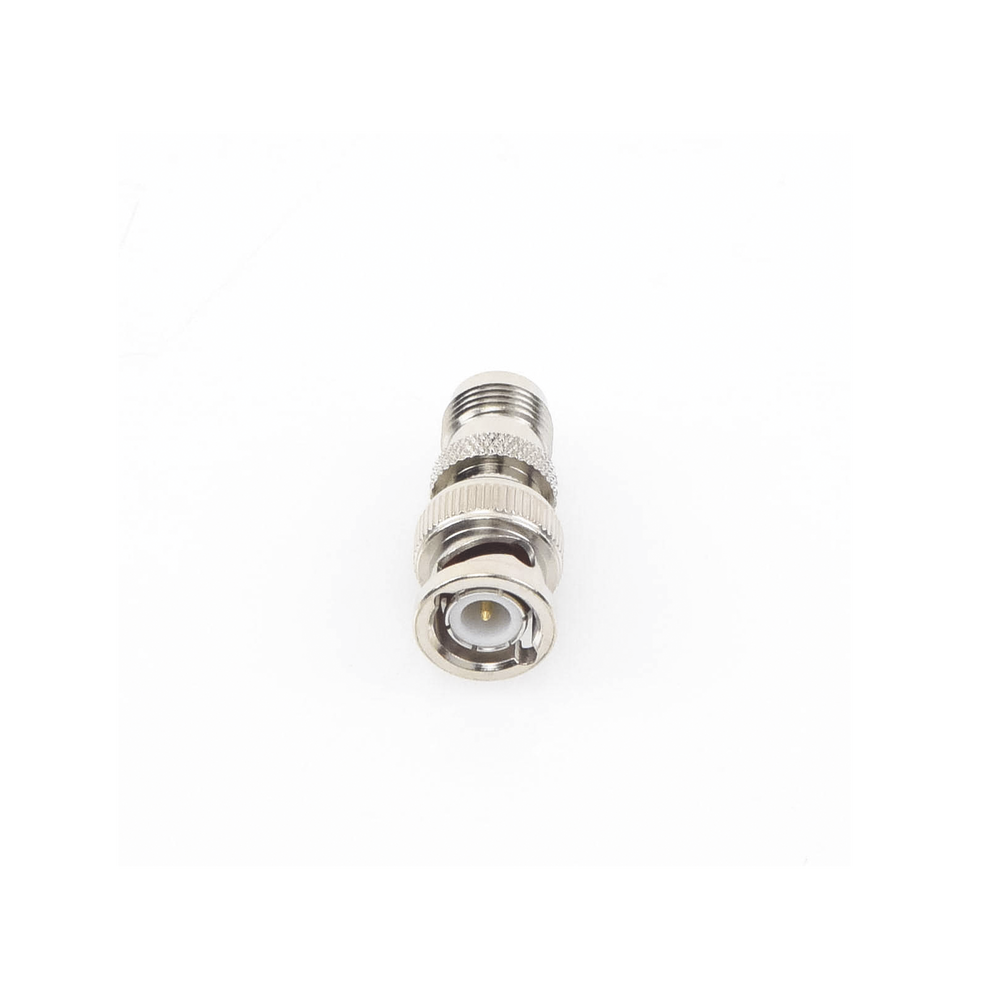 Adaptador en Línea de Conector TNC Hembra a BNC Macho, Níquel/ Oro/ Teflón.