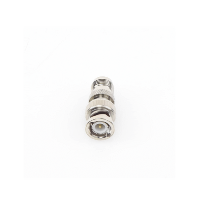 Adaptador en Línea de Conector TNC Hembra a BNC Macho, Níquel/ Oro/ Teflón.