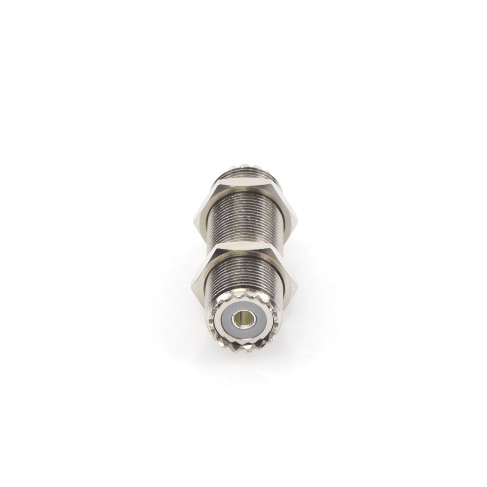 Adaptador Pasamuros de Doble UHF Hembra (SO-239), Montaje para Panel con Rosca Estándar.