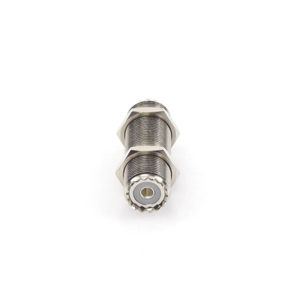 Adaptador Pasamuros de Doble UHF Hembra (SO-239), Montaje para Panel con Rosca Estándar.