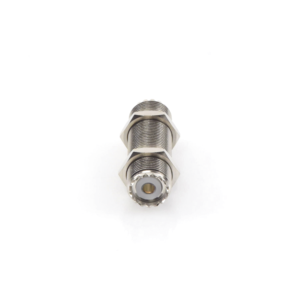 Adaptador Pasamuros de Doble UHF Hembra (SO-239), Montaje para Panel con Rosca Estándar.
