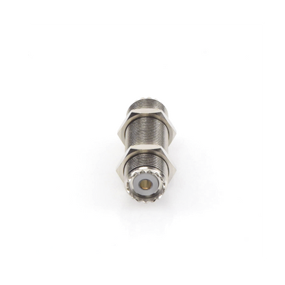 Adaptador Pasamuros de Doble UHF Hembra (SO-239), Montaje para Panel con Rosca Estándar.