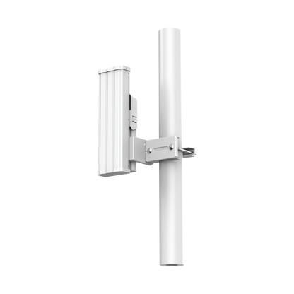 Antena Sectorial de 120° AirMetro con 16 dBi en Banda 5Ghz (5150-5850 Mhz) Slant 45° Compatibilidad Multi-Marca para enlaces Multipunto, Conectores SMA Hembra Inverso.