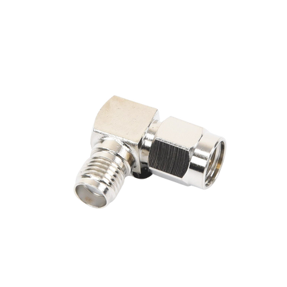 Adaptador en Ángulo Recto, de Conector SMA Macho a SMA Hembra Níquel/ Oro/ Teflón.