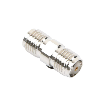 Adaptador en Línea tipo Barril, de Conector SMA Hembra a SMA Hembra, Níquel/ Oro/ Teflón.
