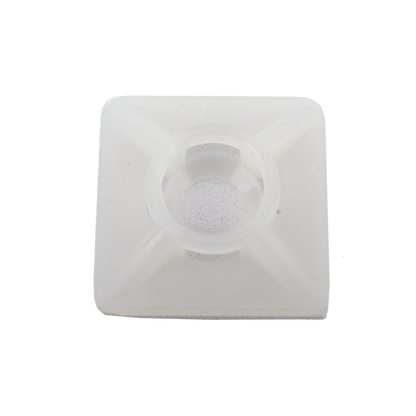 Base Autoadherible para Cinchos Práctica y Eficiente para la Organización y Fijación de Cables, Fabricada en Nylon Resistente y de Color Natural con una Medida de 19x19 mm, Paquete con 100 Piezas (4210-00001)