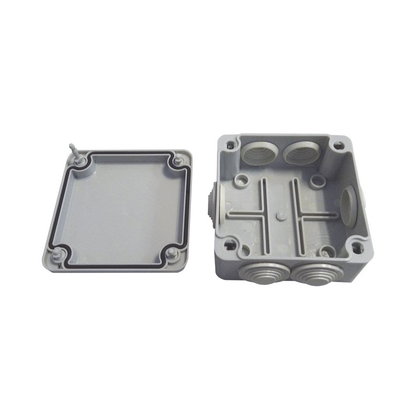 Caja Tipo Estanca IP55, con 6 Entradas, Tapa y Tornillo de Vuelta de 1/4, 100 x 100 x 50 mm (3.94 x 3.94 x 1.97 Pulgadas), Color Gris