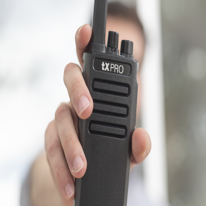 Radio Portátil Analógico UHF 400-470 MHz / 5W / 16 Canales / Scrambler / Batería 2500 mAh / VOX