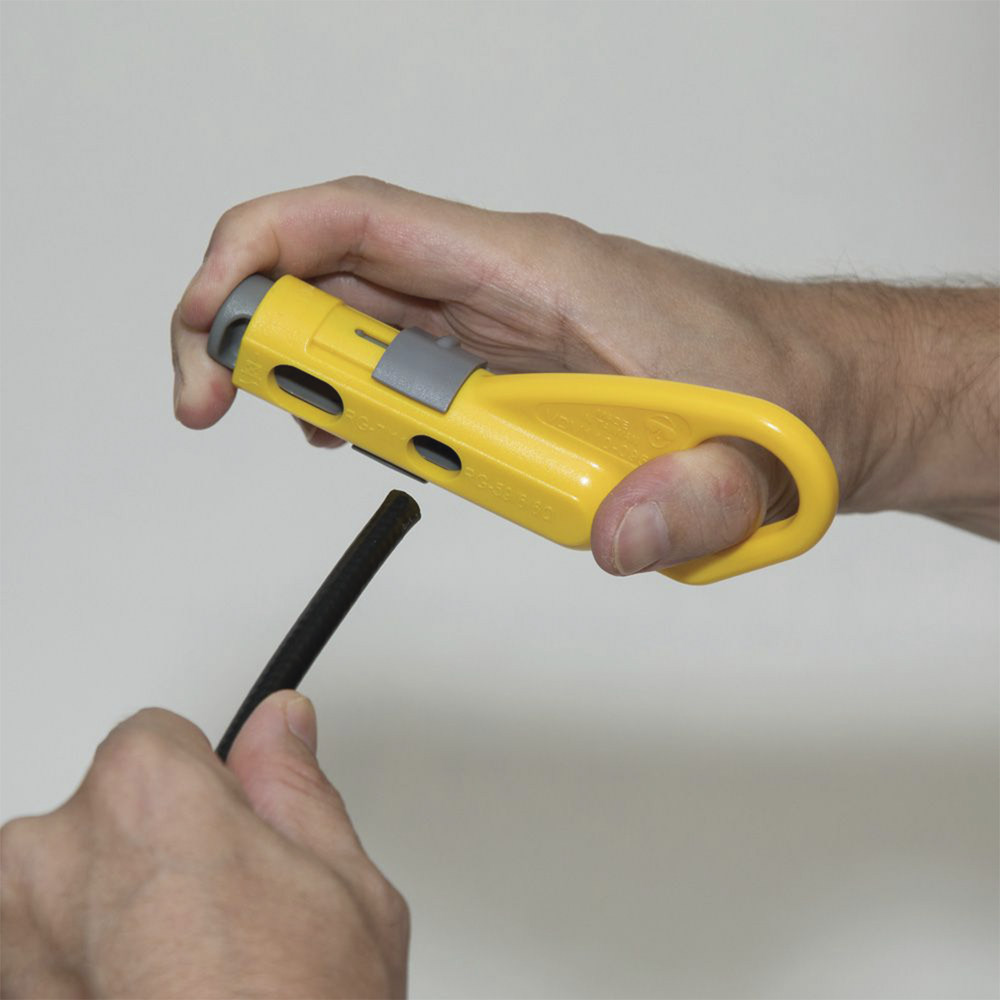 Pelacables Radial de Cables Coaxiales.