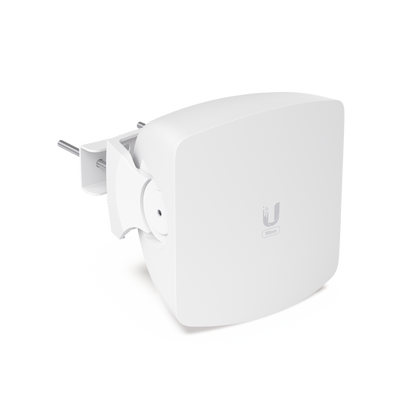 UISP Access Point Multipunto Tecnología Wave en 60 Ghz, hasta 15 estaciones, hasta 5.4 Gbps, respaldo en 5 Ghz. 1 puerto SFP+ 10G, 1 puerto 2.5g Gbps, con GPS