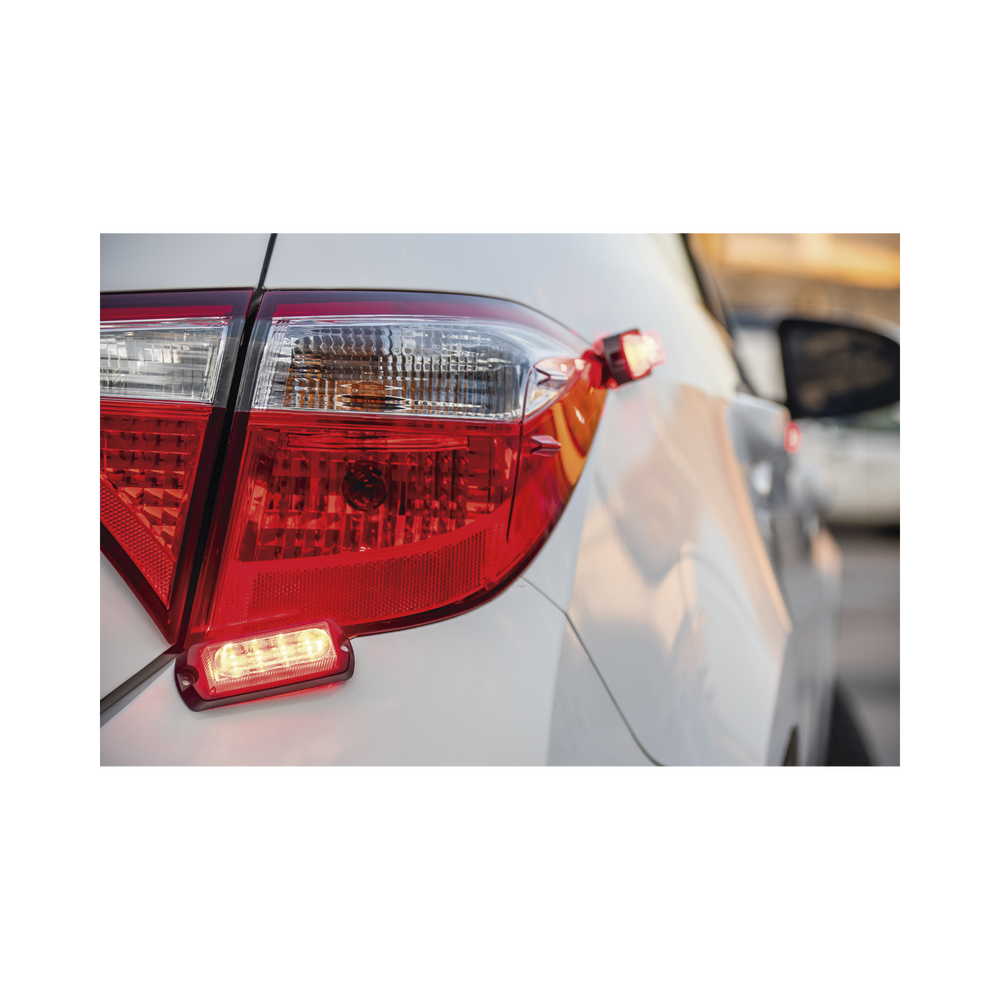 Luz Auxiliar Ultra Brillante X13 de 4 LEDs, color Rojo, con mica transparente.